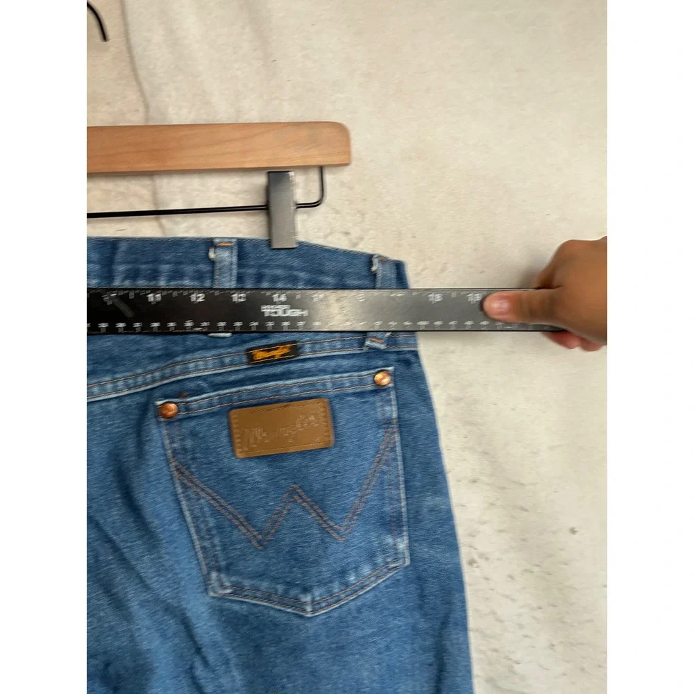 Wrangler Cowboy Cut Mens 35x30 Medium Wash Blue Denim Straight Leg Jeans A201